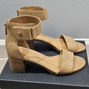 *NEW* Tommy Hilfiger Charlot Heels 7M Tan
